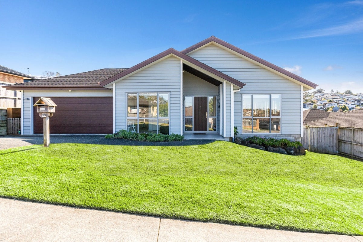 39 Hornbill Drive, Fairview Heights, Auckland - Carousel 1