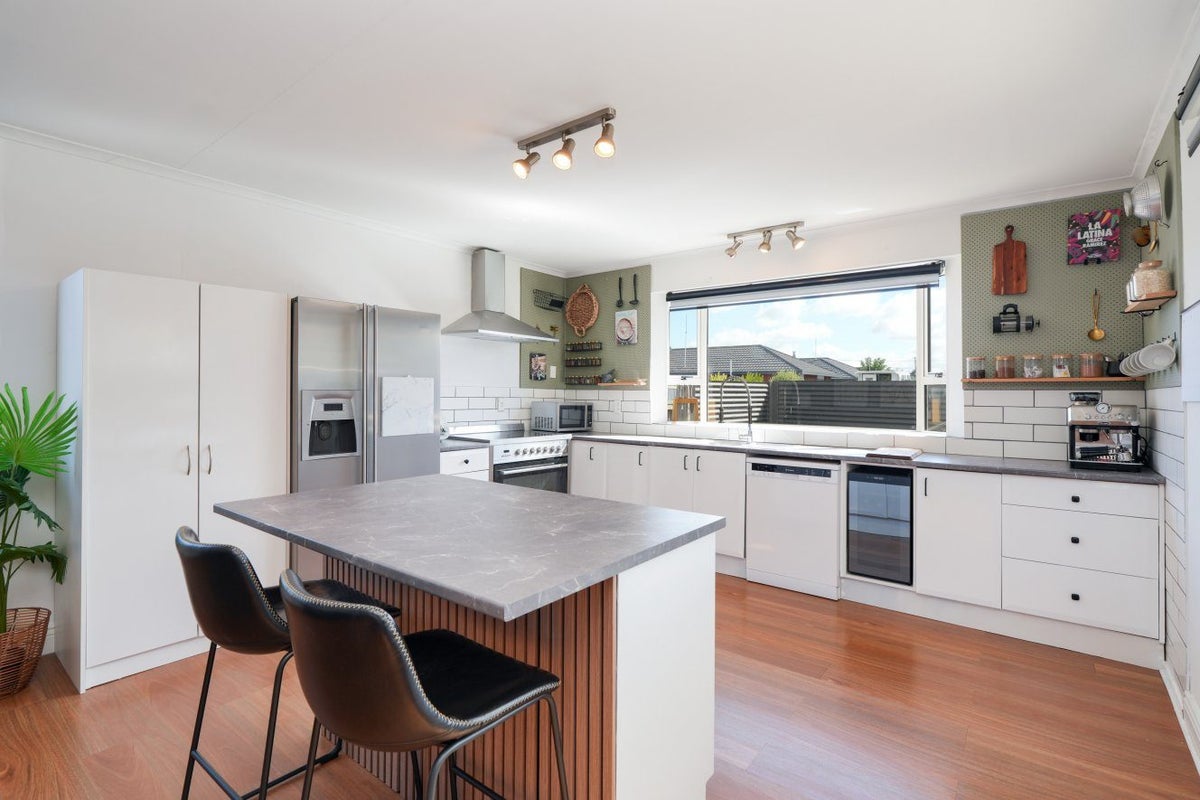 56 Elgin Street, Grasmere, Invercargill - Carousel 2