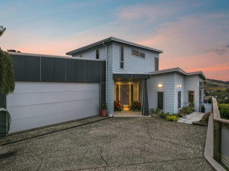 61 Hawtrey Terrace, Churton Park, Wellington - Carousel 1