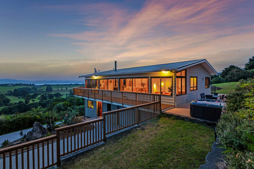 16 Woodlands Heights Drive, Whangarei - Carousel 2