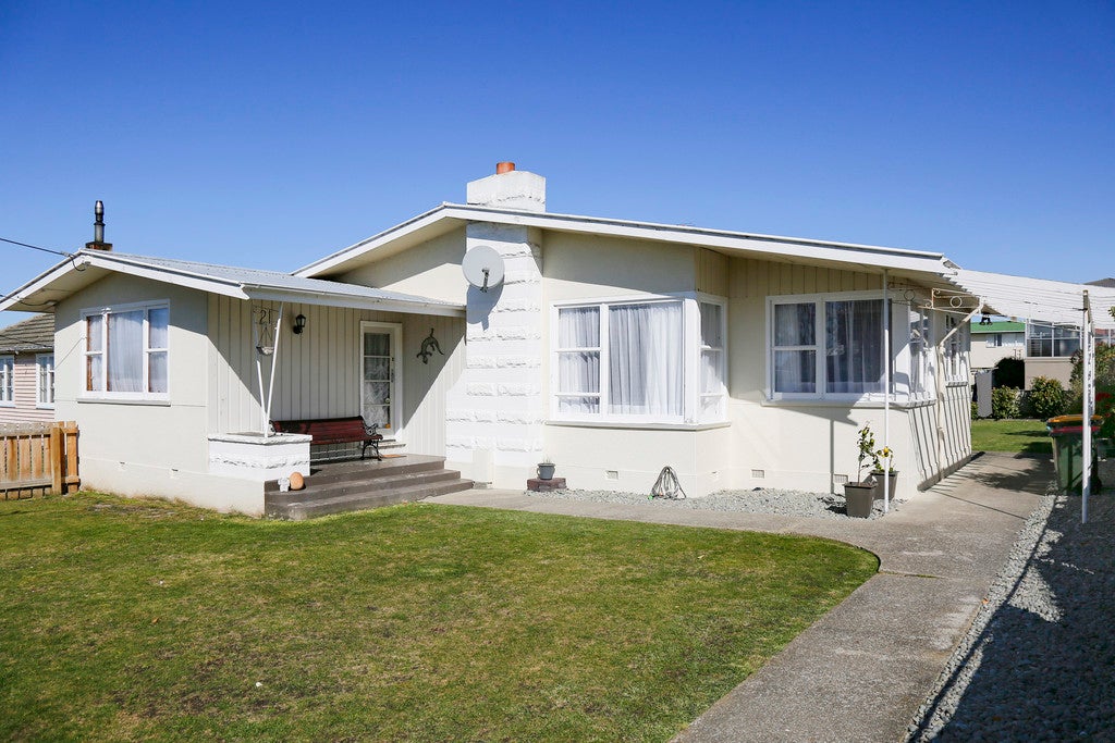 21 Raglan Street, Oamaru North, Oamaru - Carousel 1