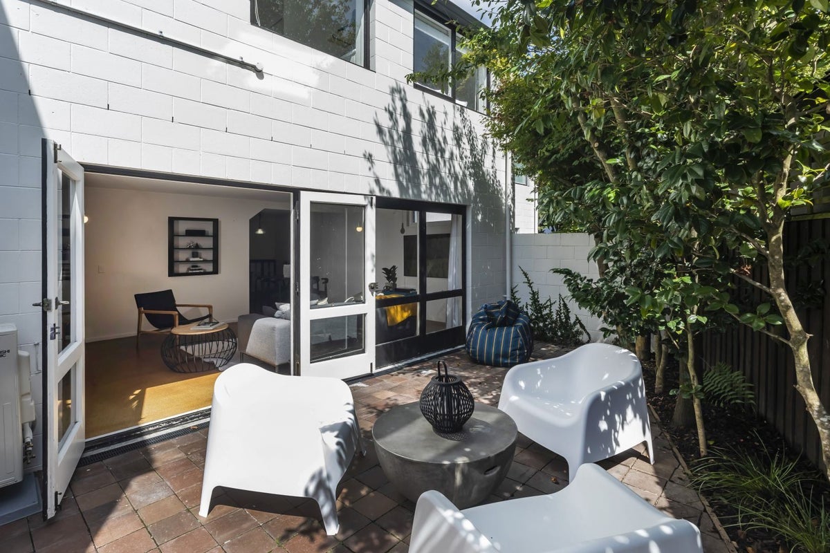 2/16 Rossall Street, Merivale, Christchurch - Carousel 2
