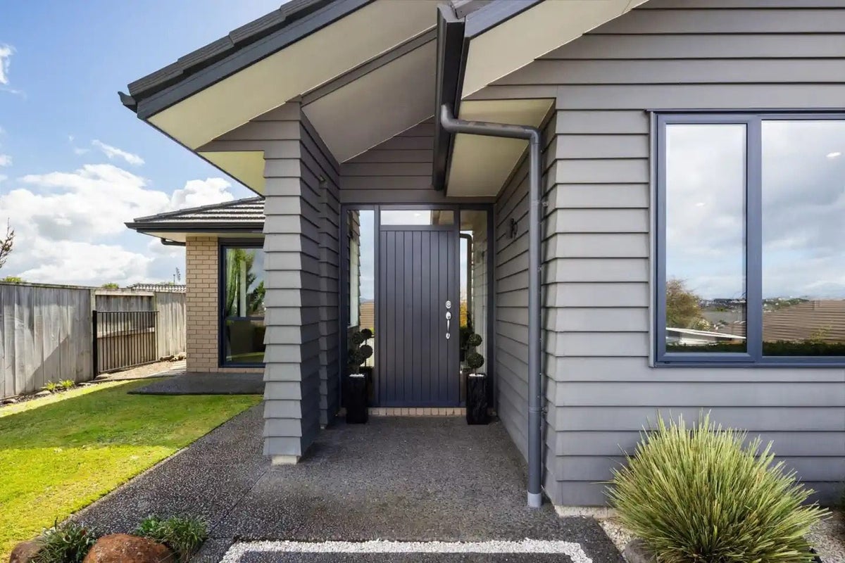 3 Clewer Lane, Flagstaff, Hamilton - Carousel 2