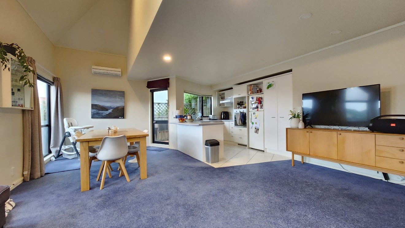 8A Countess Close, Maupuia, Wellington - Carousel 2