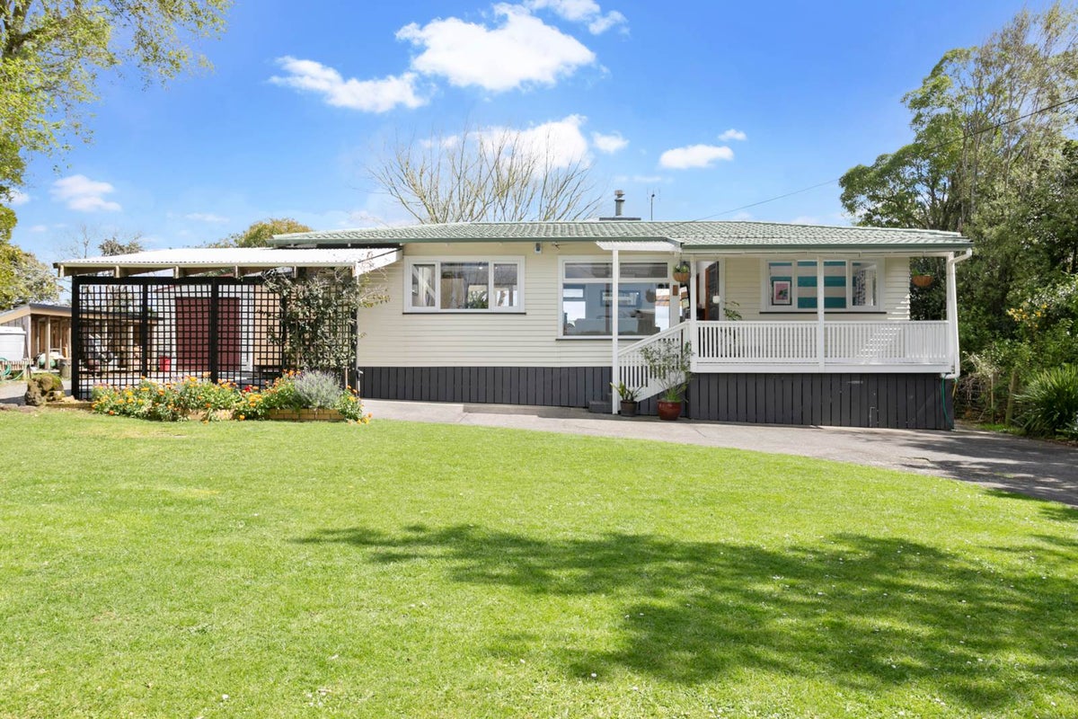 468 Waitakere Road, Henderson - Carousel 1