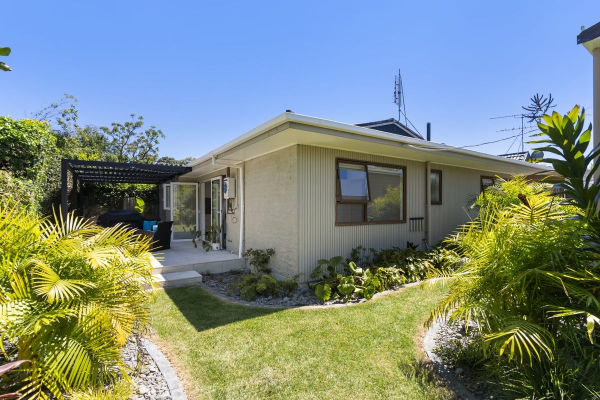 2/16 Imogene Way, Half Moon Bay, Auckland - Carousel 1