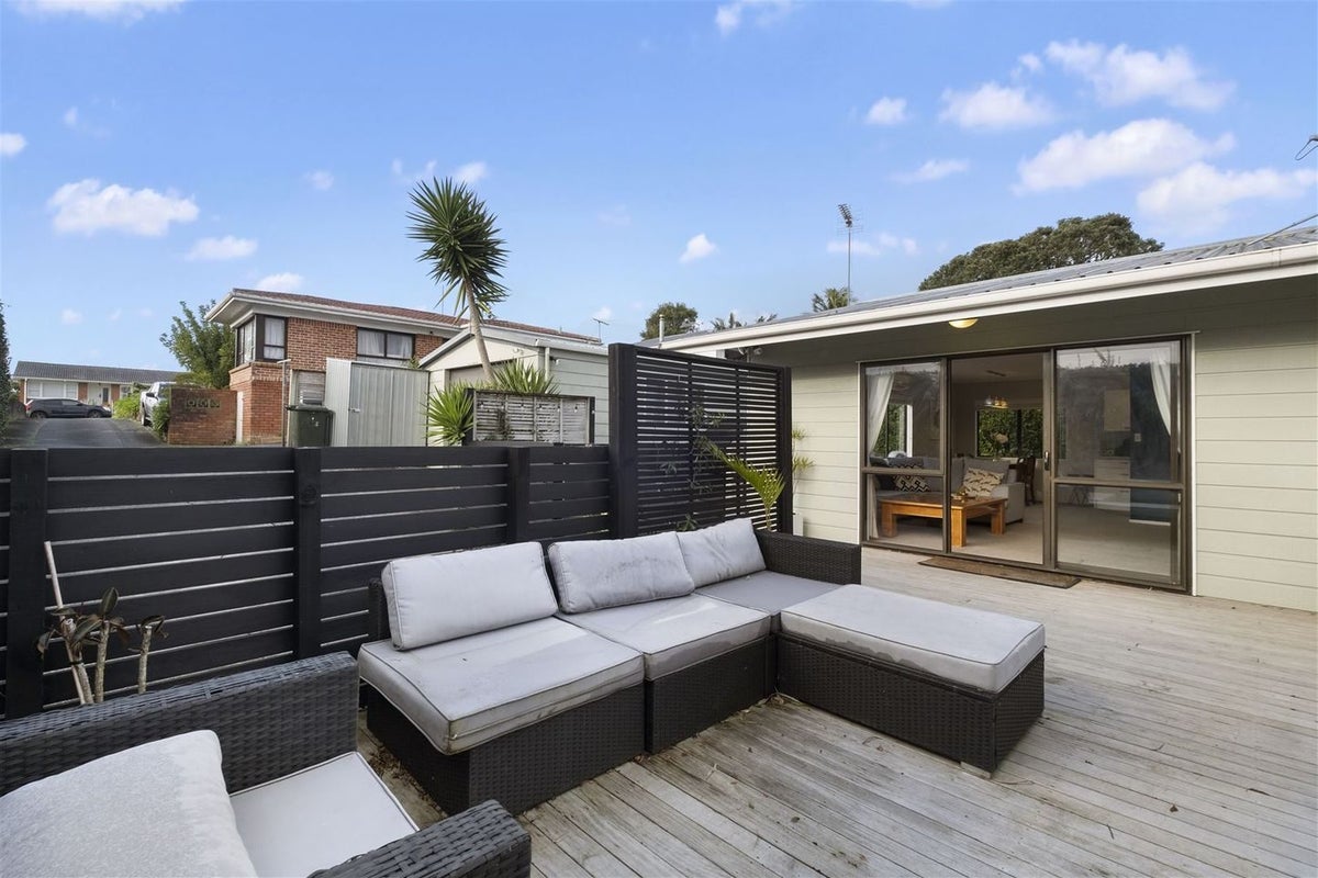 2/28 Rodney Street, Howick, Auckland - Carousel 2
