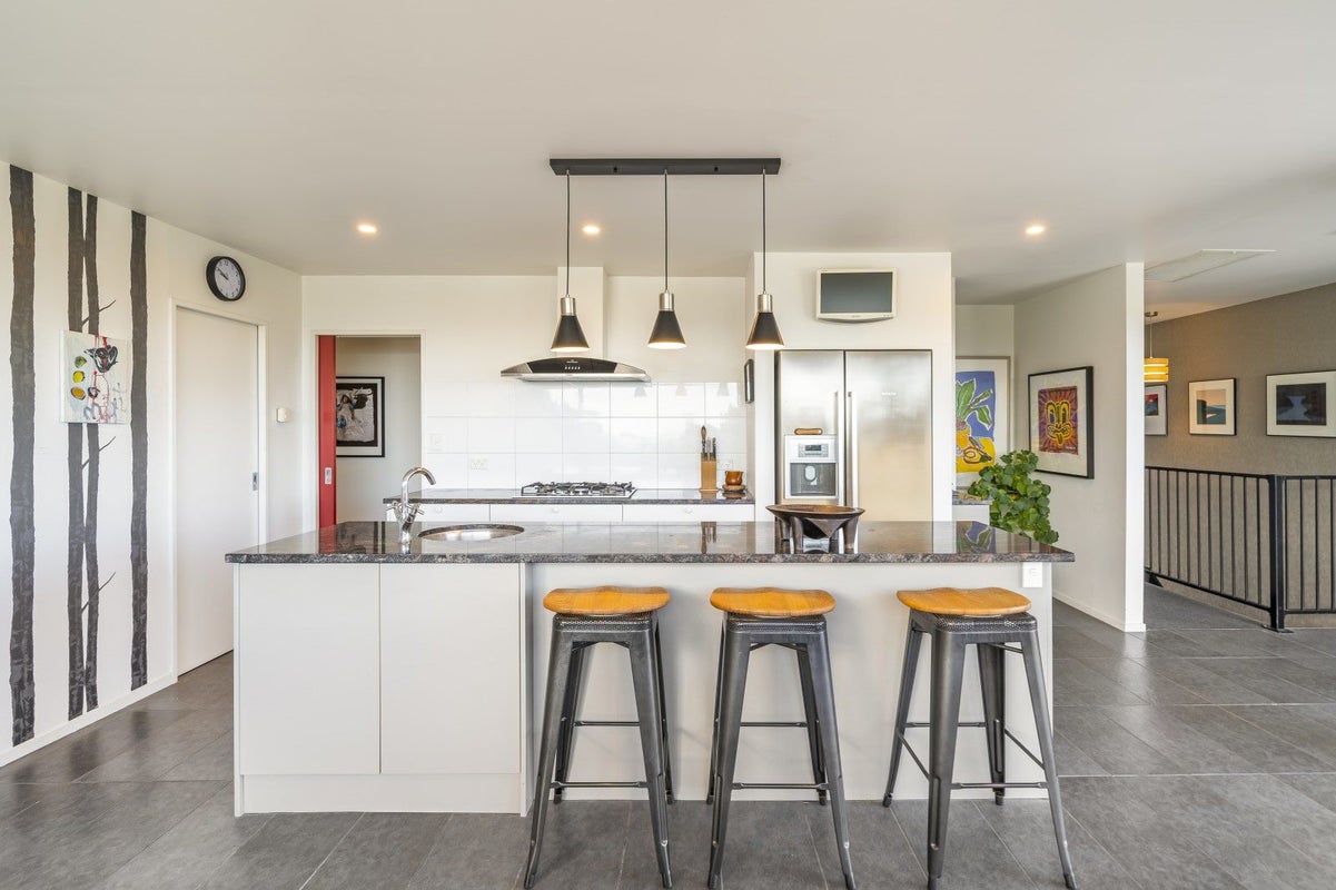 86 Muri RD, PUKERUA BAY, PORIRUA - Carousel 2