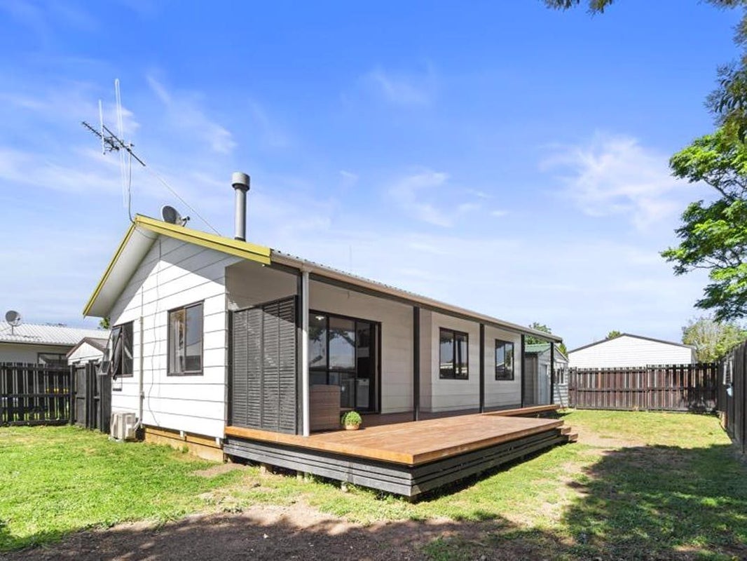 16B Kentucky Crescent, Nawton, Hamilton - Carousel 2