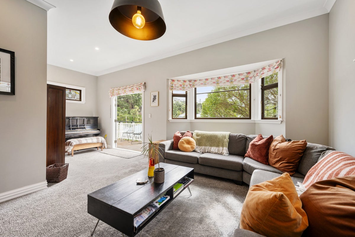 7 Danube Street, Island Bay, Wellington - Carousel 1