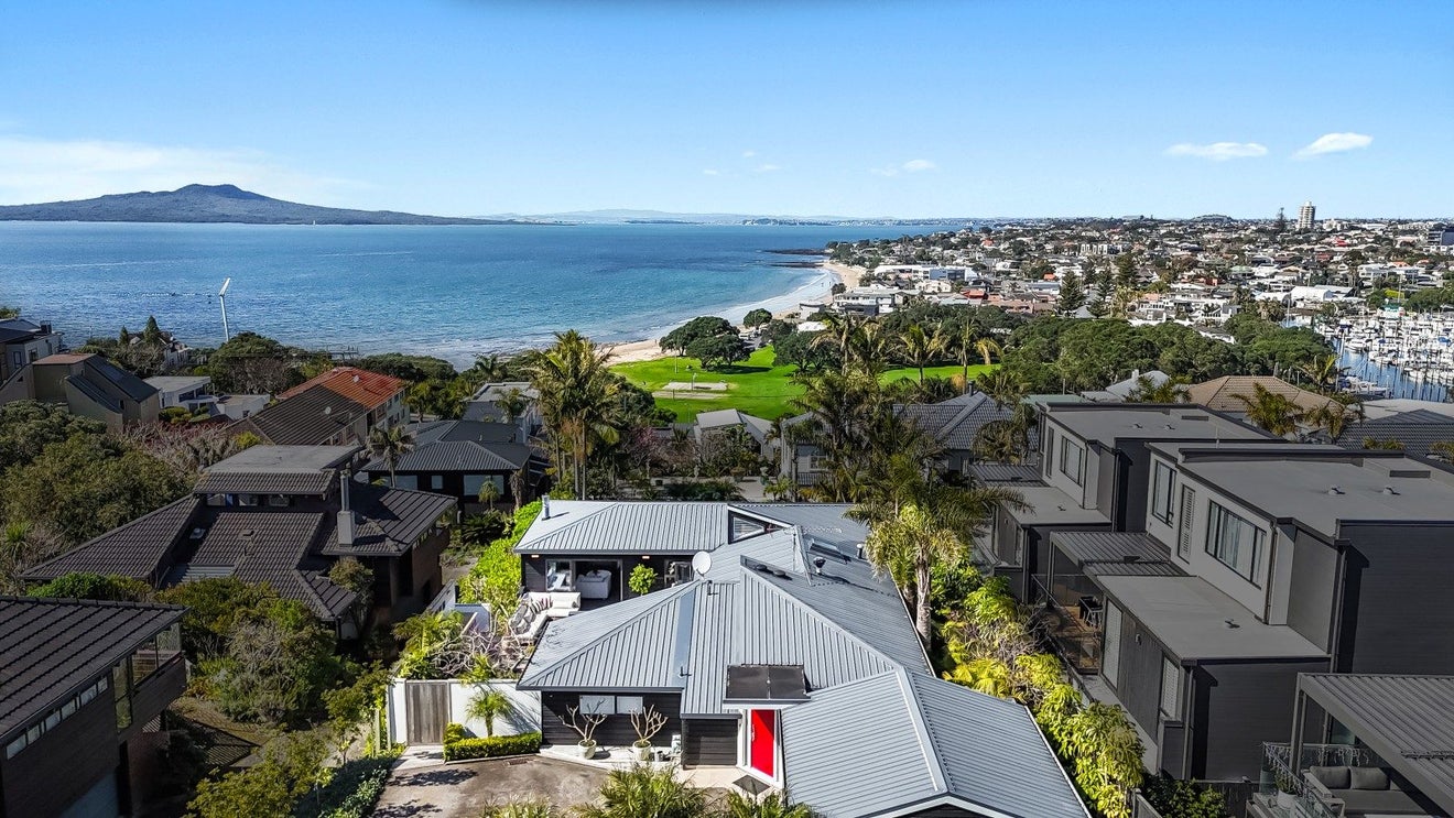 2/16 Marama Street, Castor Bay, North Shore City, Auckland - Carousel 1