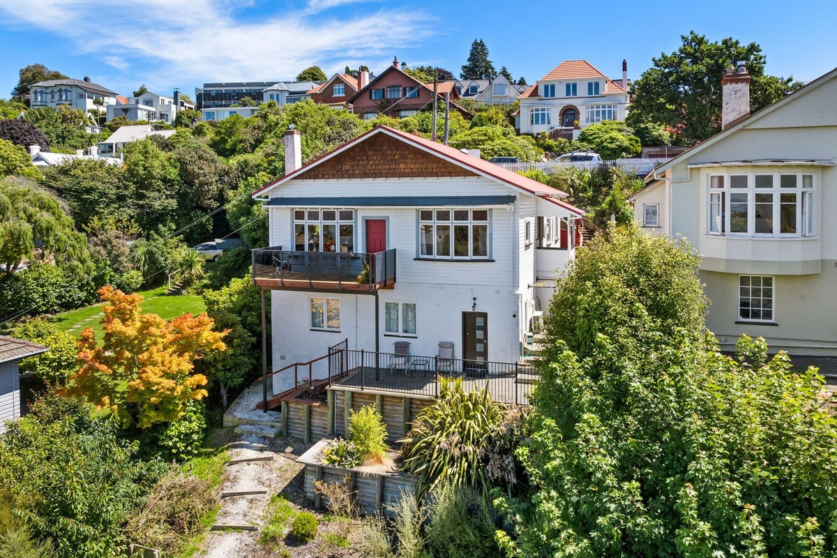 15 Maheno Street, Maori Hill, Dunedin - Carousel 1