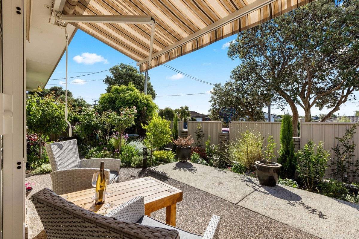 1/42 Bay Street, Red Beach, Whangaparaoa - Carousel 1