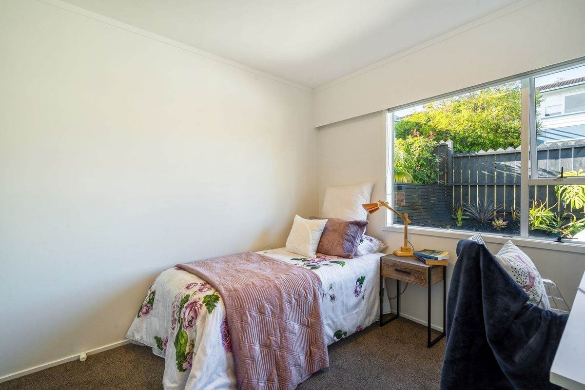 1/34C Sunnynook Road, Sunnynook, Auckland - Carousel 2