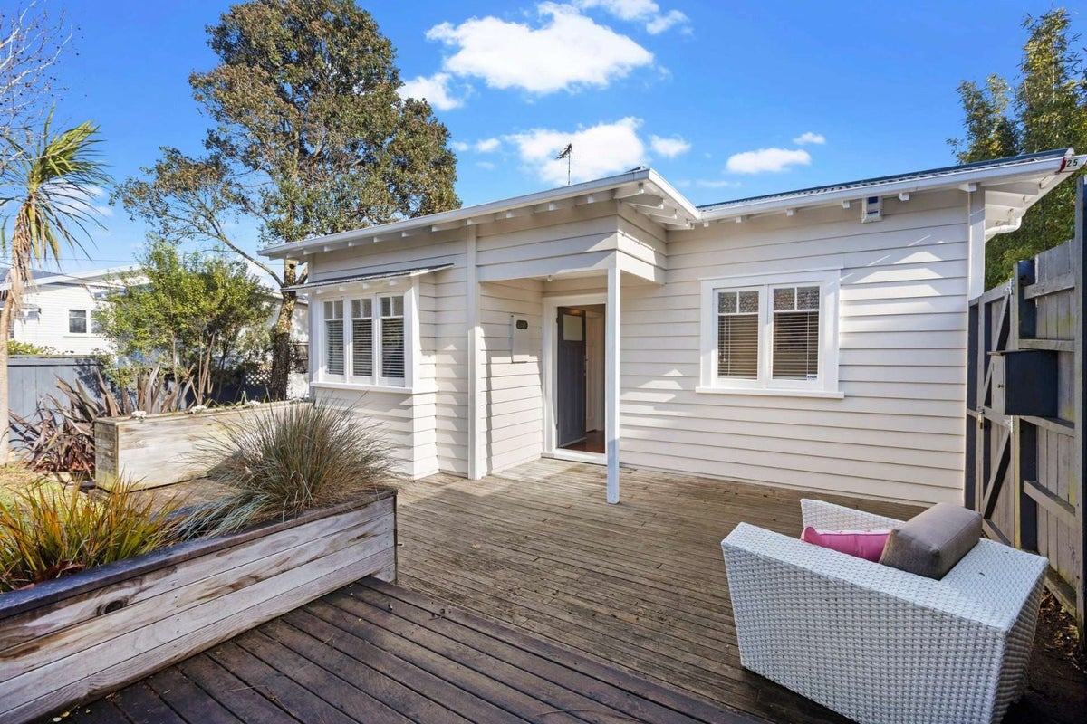 5 Hutchinson Avenue, New Lynn, Auckland - Carousel 1