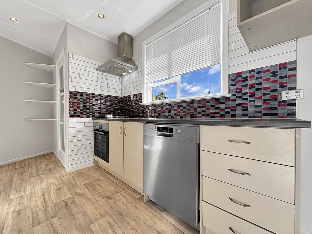 14 Barclay Street, Newlands, Wellington - Carousel 2