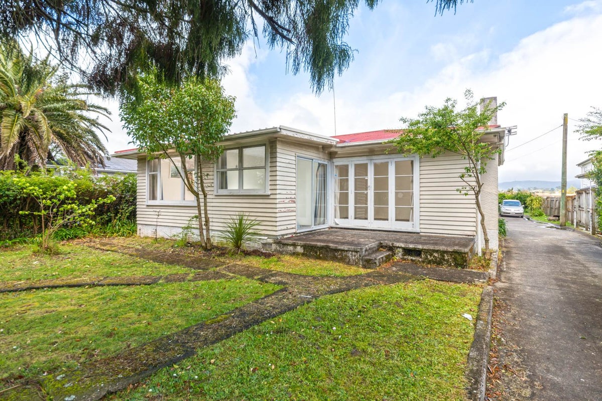90 Swanson Road, Henderson, Auckland - Carousel 1
