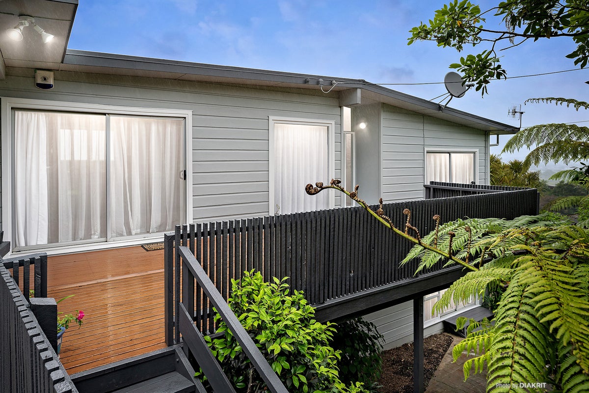 23 Vista Grove, Kelson, Lower Hutt - Carousel 1