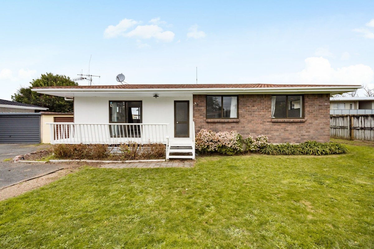 11A Inverness Avenue, Hamilton East, Hamilton - Carousel 1