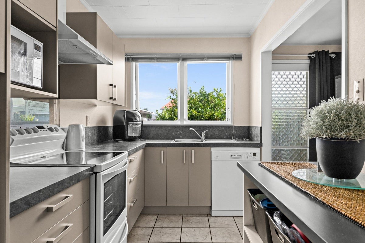 2/503 Maraekakaho Road, Camberley, Hastings - Carousel 1
