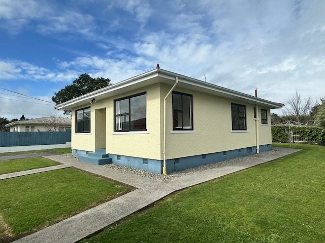 516 Richmond Road, Lepperton, New Plymouth - Carousel 1