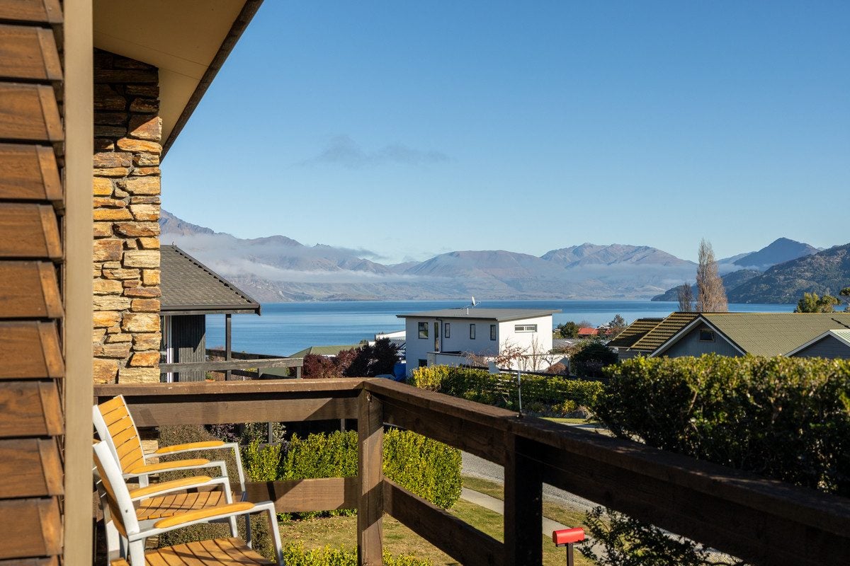 9 Oregon Drive, Kelvin Heights, Queenstown - Carousel 1