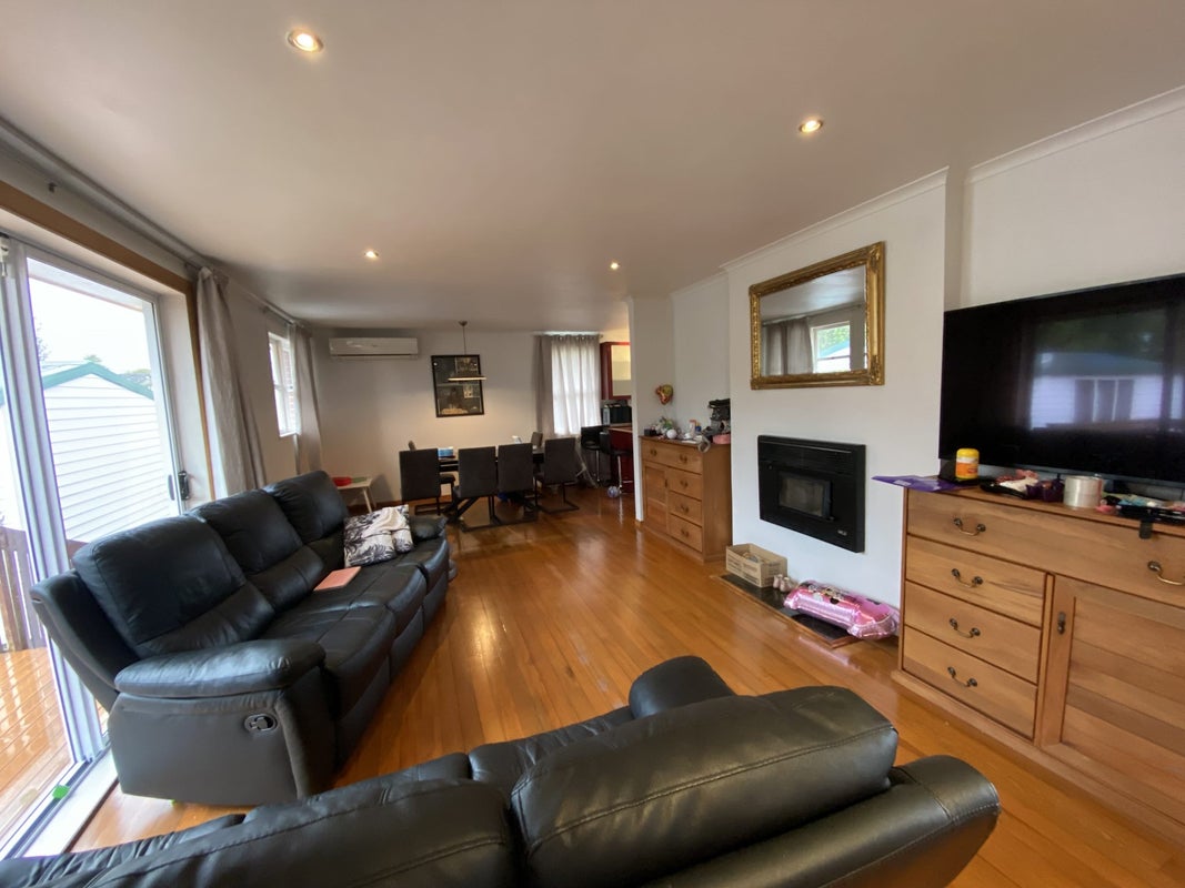 103 Vodanovich Road, Te Atatu South, Auckland - Carousel 1
