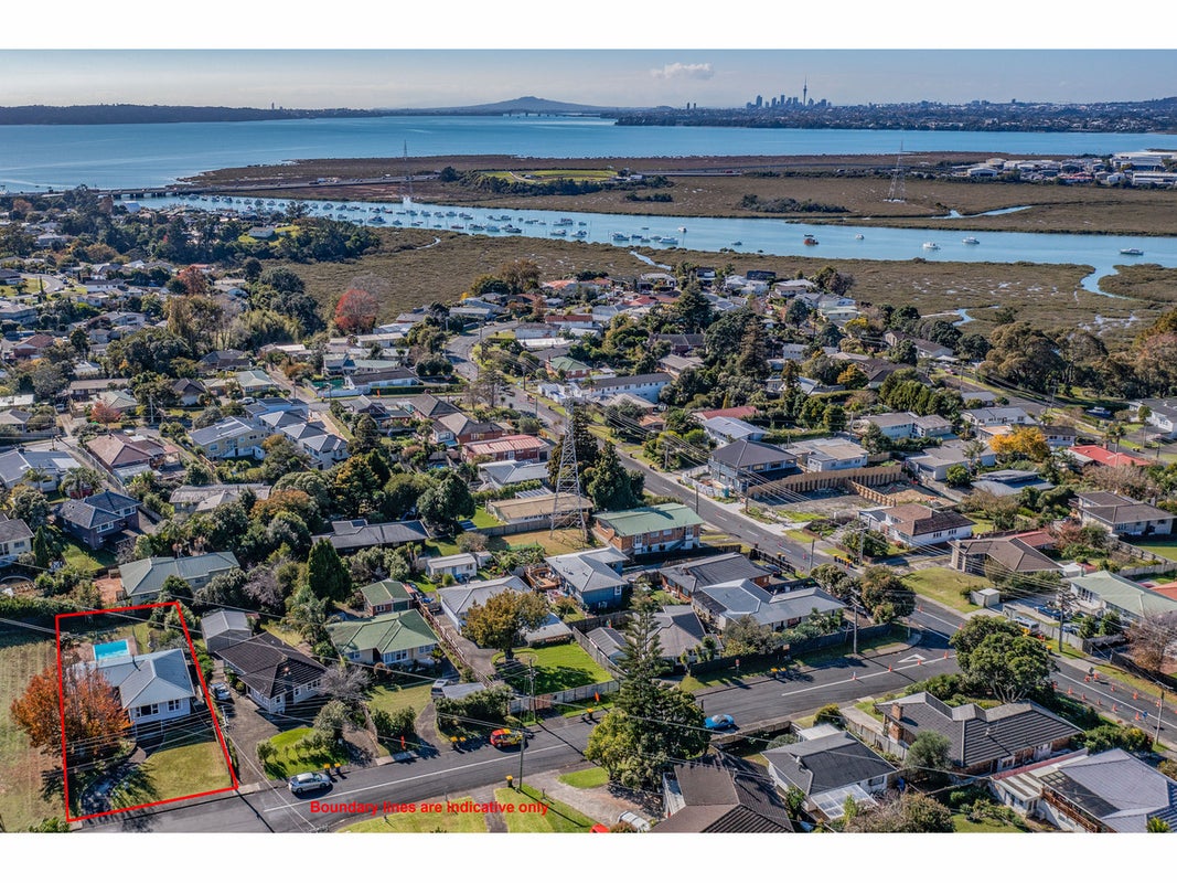 18 Wakeling Avenue, Te Atatu South, Auckland - Carousel 22