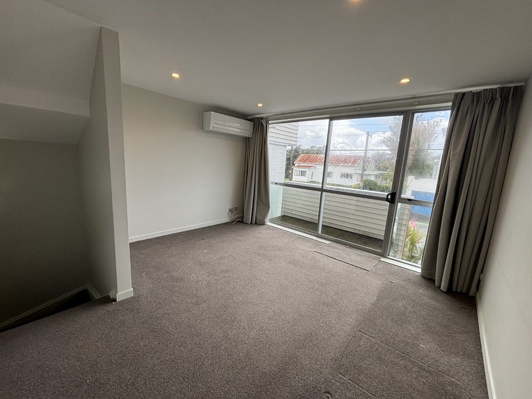 10/120 Rintoul Street, Newtown, Wellington - Carousel 2