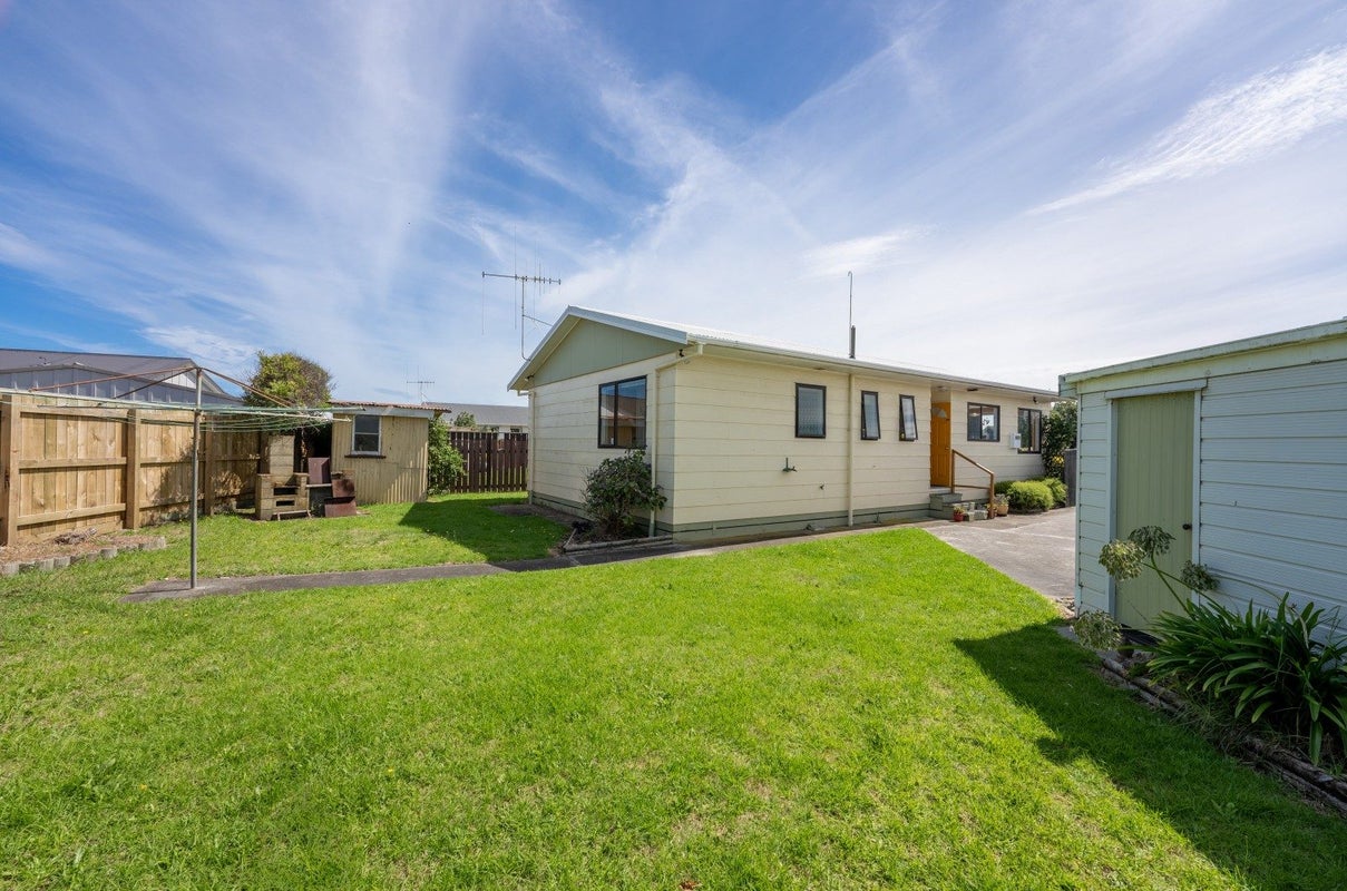 11 Simcox Street, Otaki Beach, Otaki - Carousel 2