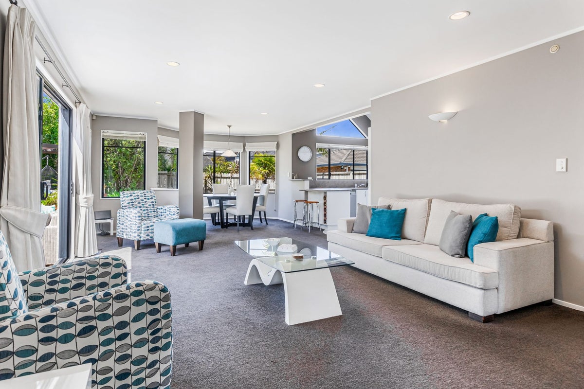 15 Cellarmans Street, Te Atatu Peninsula, Auckland - Carousel 2