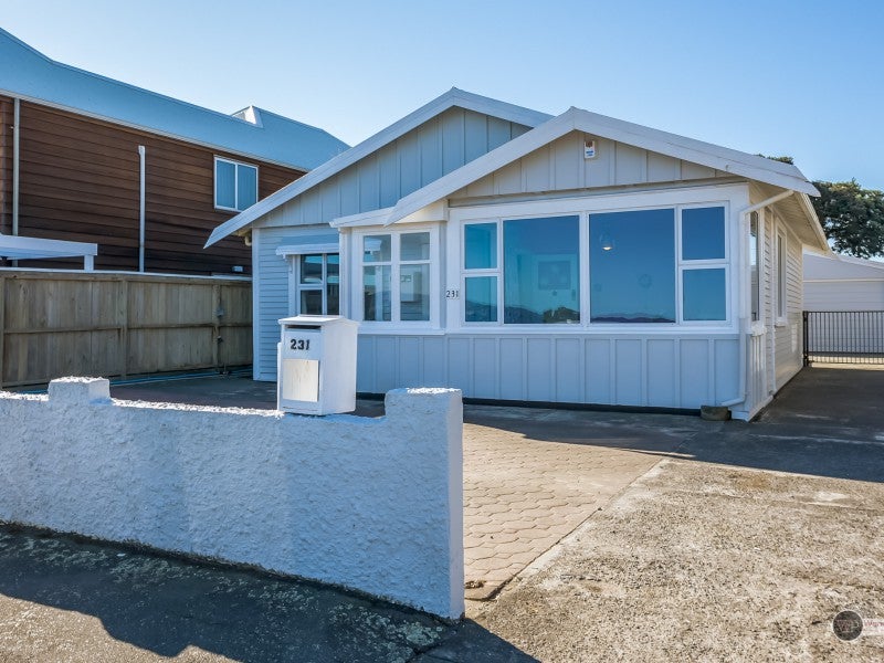 231 The Esplanade, Petone, Lower Hutt - Carousel 1