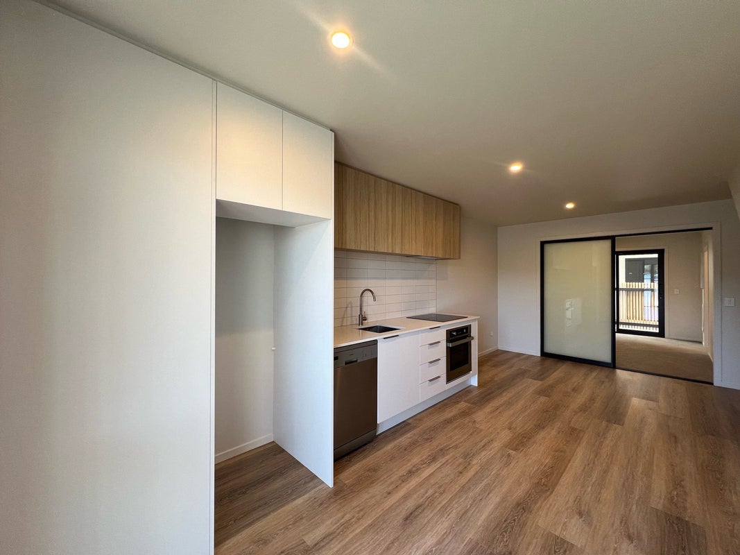 15/92A Cambridge Terrace, Waterloo, Lower Hutt - Carousel 2