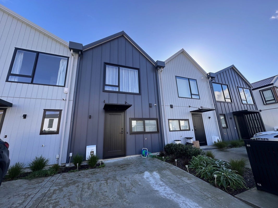 10 Orongomai Street, Wallaceville, Upper Hutt - Carousel 2
