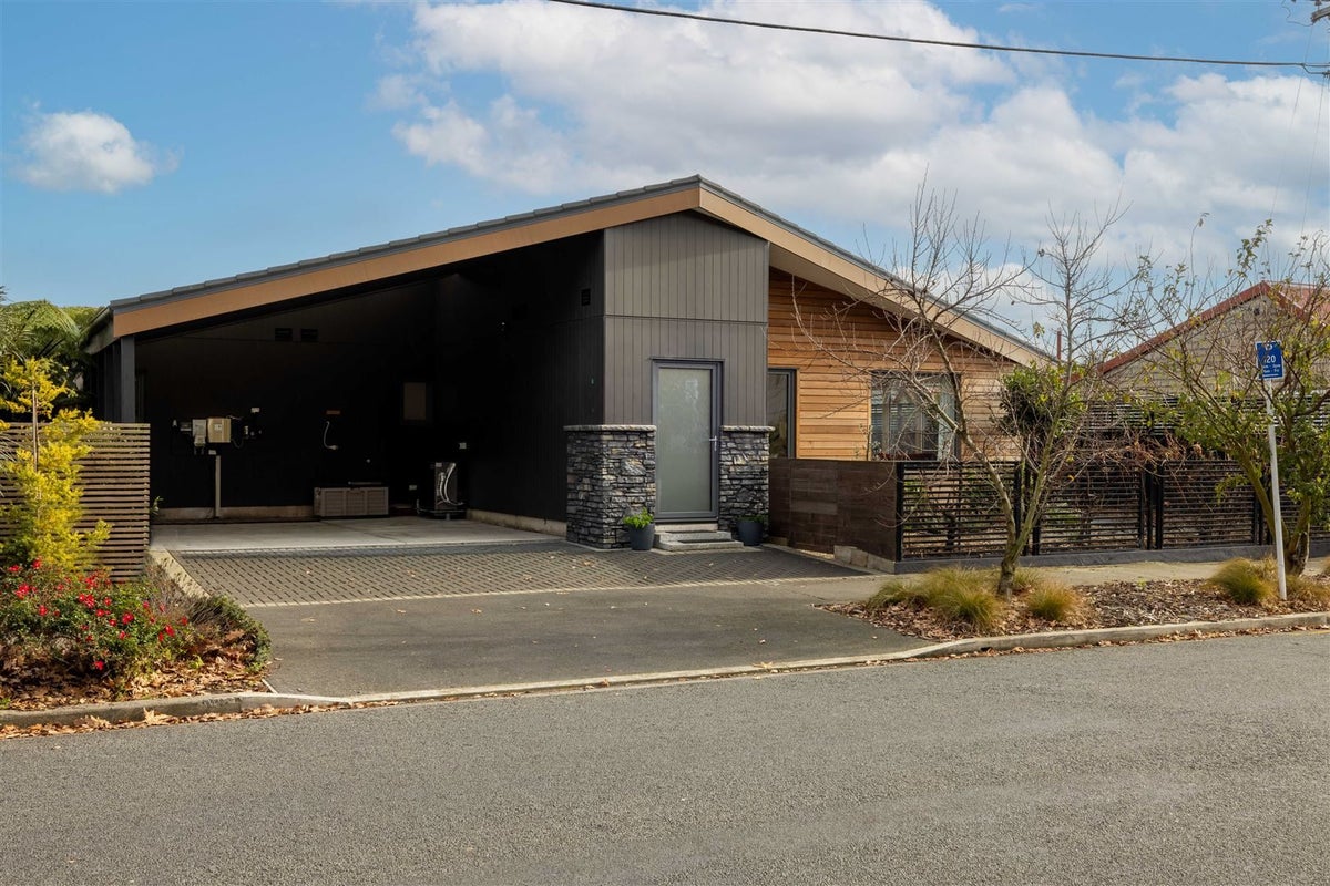 9 Church Square, Addington, Christchurch - Carousel 1