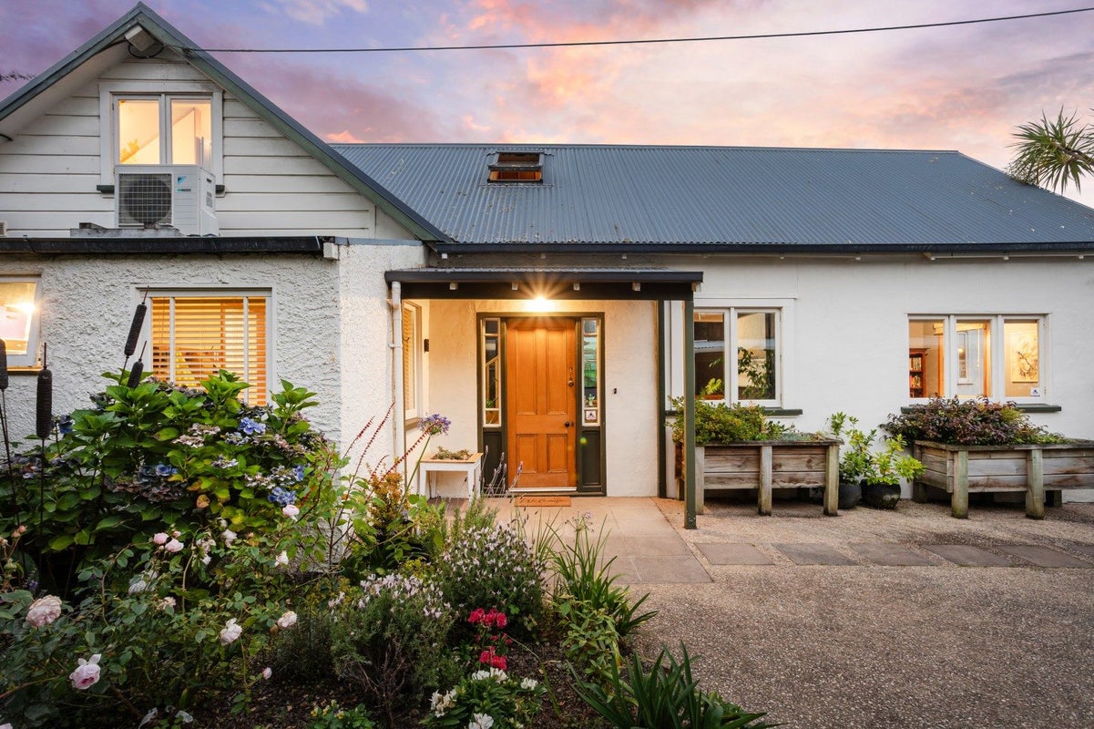 2 Roebuck Rise, Broad Bay, Dunedin - Carousel 1