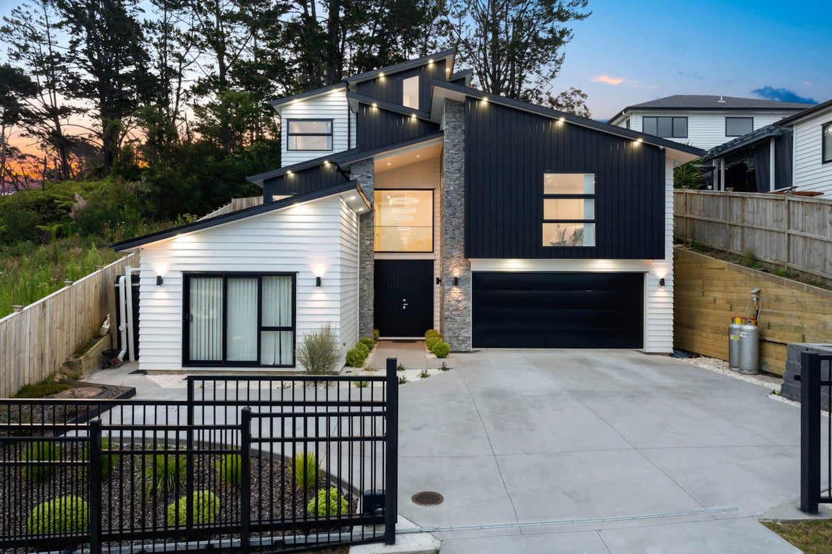 41 Korihi Drive, Swanson, Waitakere City, Auckland - Carousel 1