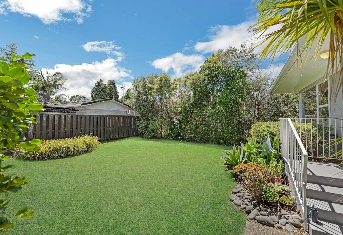 1/22 Evelyn Place, Hillcrest, Auckland - Carousel 2