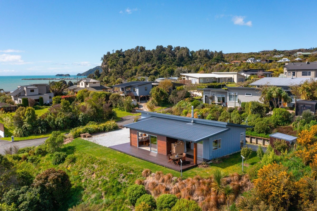 19 Sandridge Terrace, Pōhara, Tākaka - Carousel 1