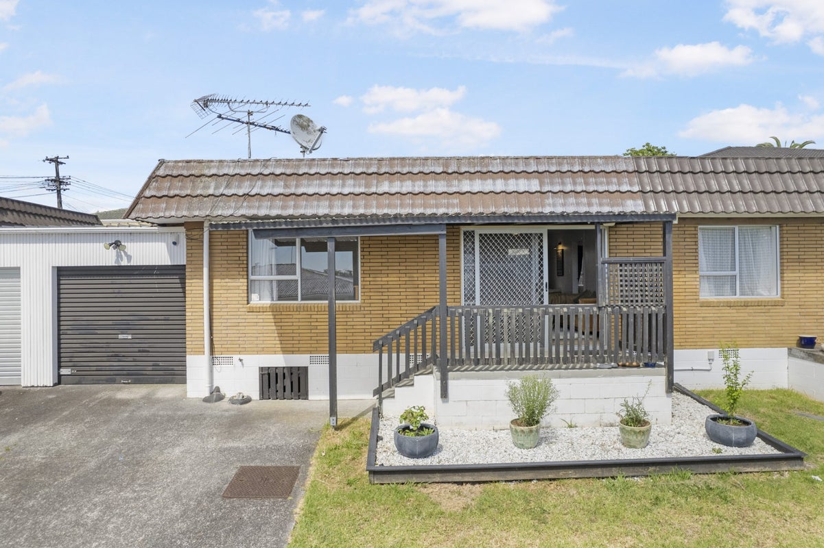 2/94 Lynwood Road, New Lynn, Auckland - Carousel 1