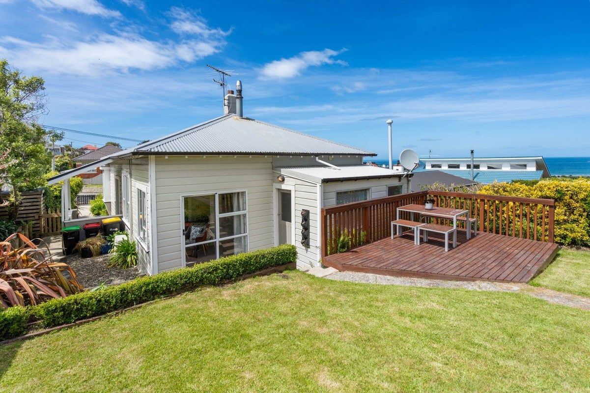 15 Oakland Street, Andersons Bay, Dunedin - Carousel 1