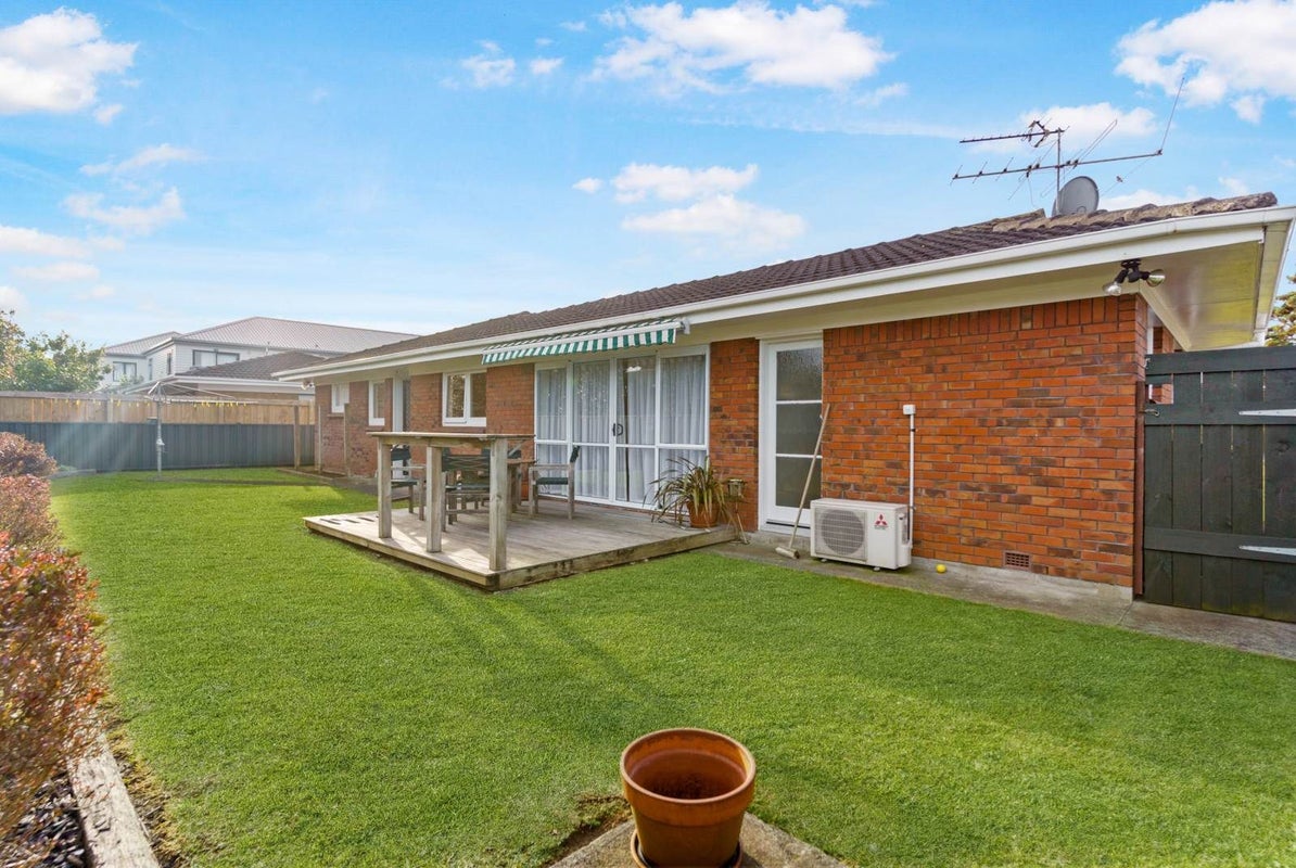 2/12 Birdwood Avenue, Papatoetoe, Auckland - Carousel 1