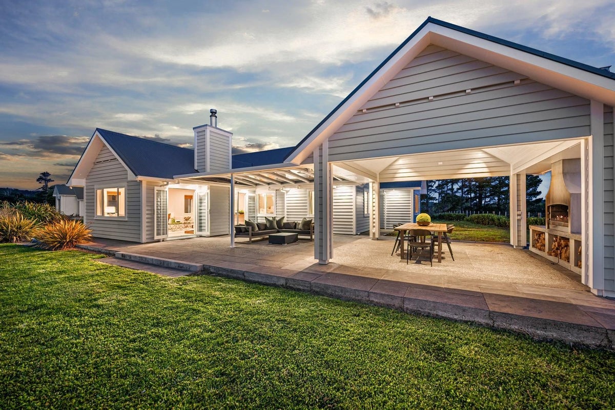 1777 State Highway 16, Helensville, Helensville - Carousel 1