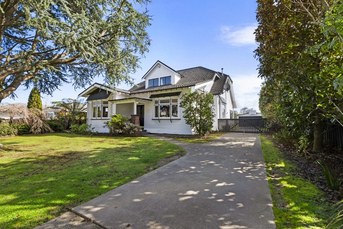41 Manapouri Crescent, Hokowhitu, Palmerston North - Carousel 1