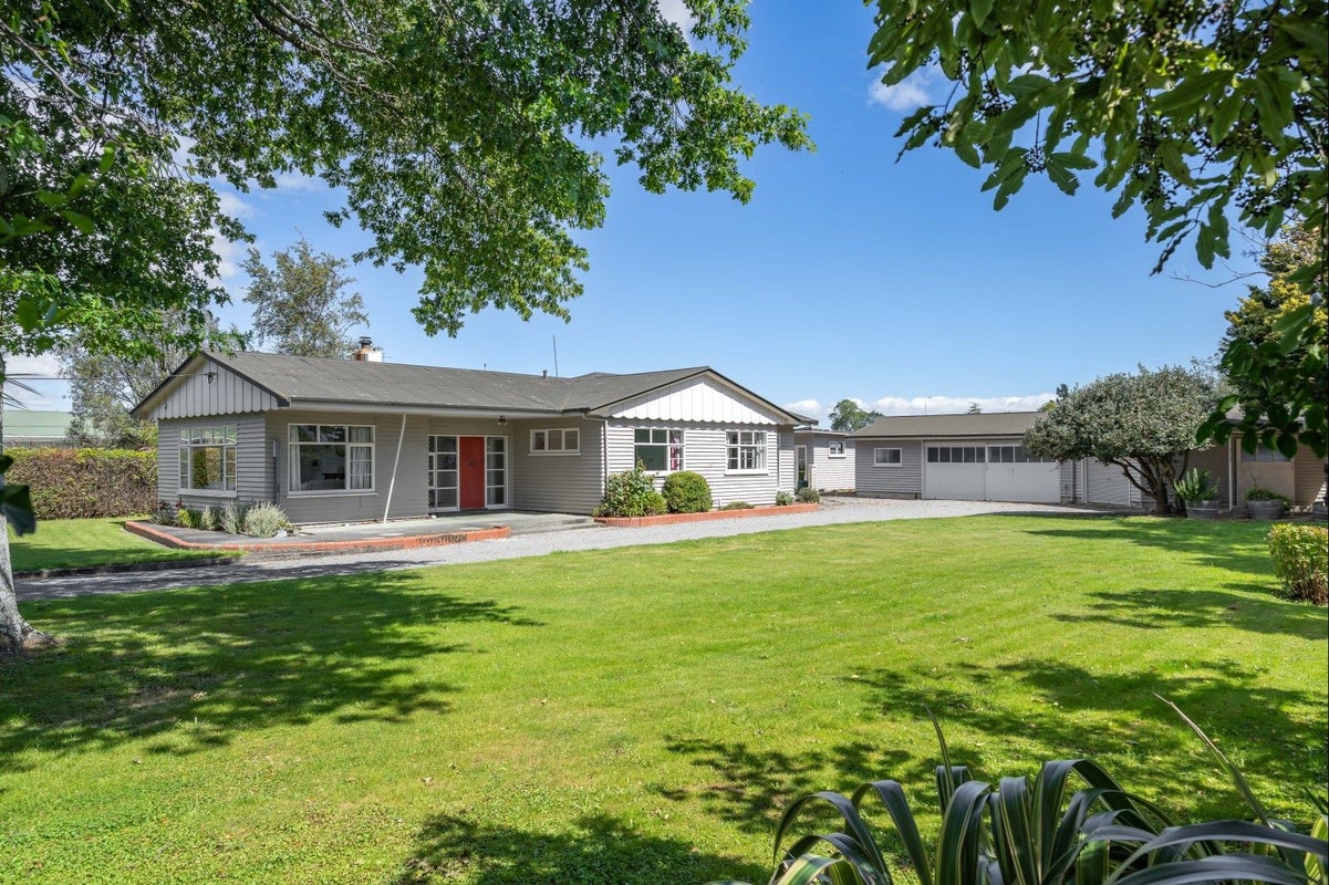 27 Upper Plain Road, Masterton - Carousel 1