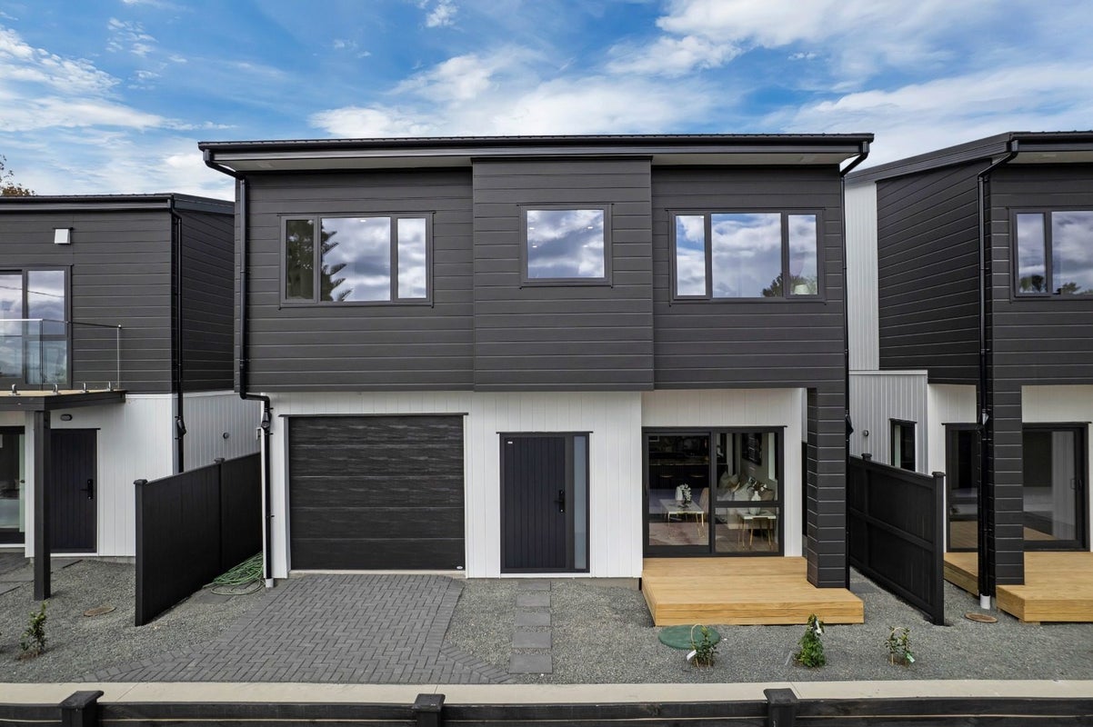 24B Endeavour Street, Blockhouse Bay, Auckland - Carousel 1