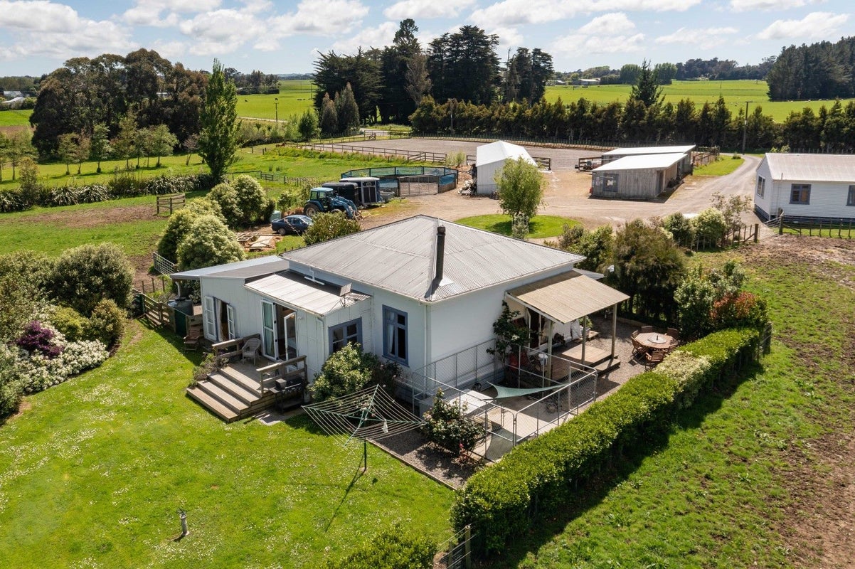 50 Coulters Line, Kiwitea, Feilding - Carousel 2