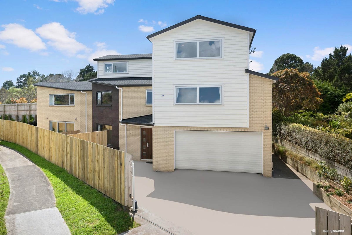 73 Rising Parade, Fairview Heights, Auckland - Carousel 1