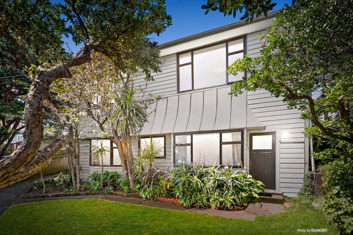 23 Lonsdale Crescent, Rongotai, Wellington - Carousel 1