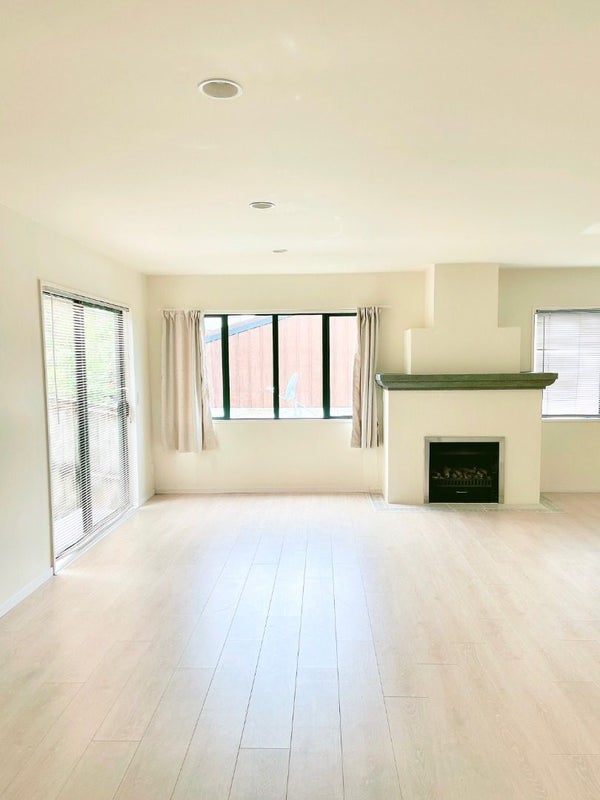 1/881 East Coast Road, Northcross, Auckland - Carousel 2